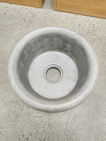 Native Trails 16 inch round drop bar sink Floormodel Clearance As is Etobicoke pozo - 0