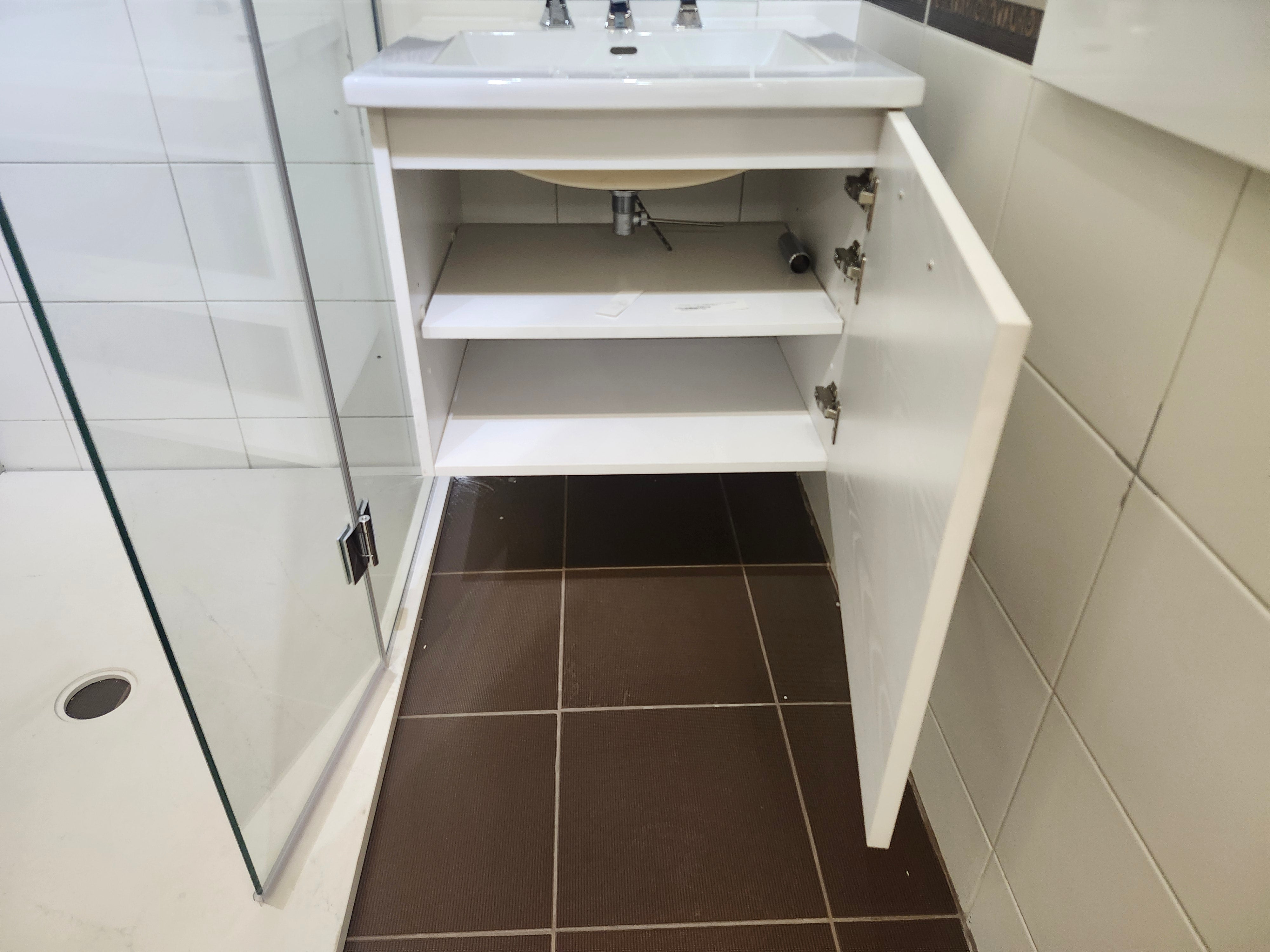 24" Vida Elements Vanity and Countertop Combo with Mirror (as is)