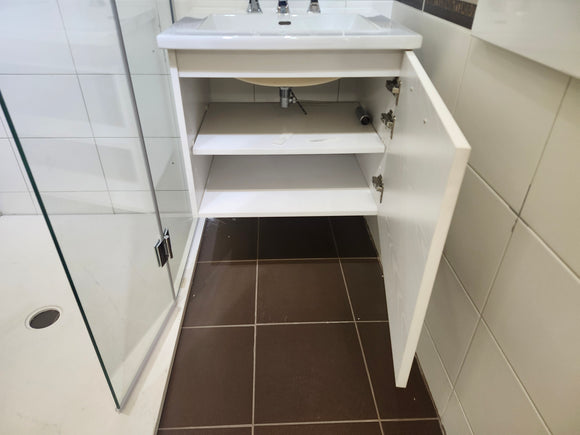 24" Vida Elements Vanity and Countertop Combo with Mirror (as is) j1