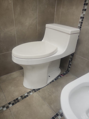 Kohler Floormount Clearance Sold as is (I16) with touchless flush k1954