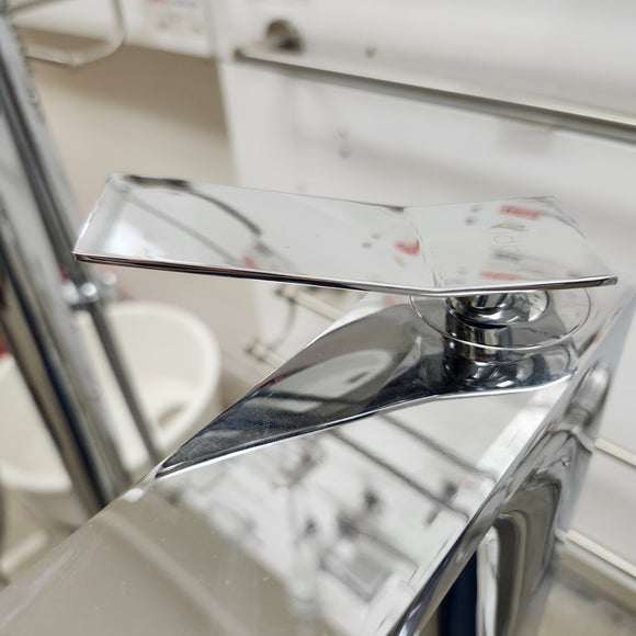 Vida Wave Floormount Tub Filler with Hand Held Shower Head and Lever Handle Floormodel Clearance as Is
