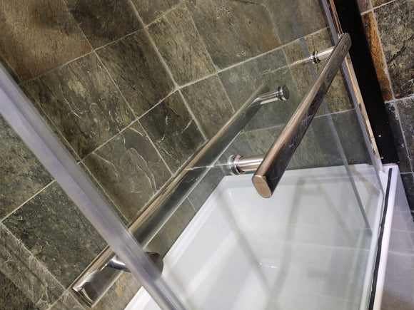neptune 60 x 32 built in bathtub and vida tub door (as is)