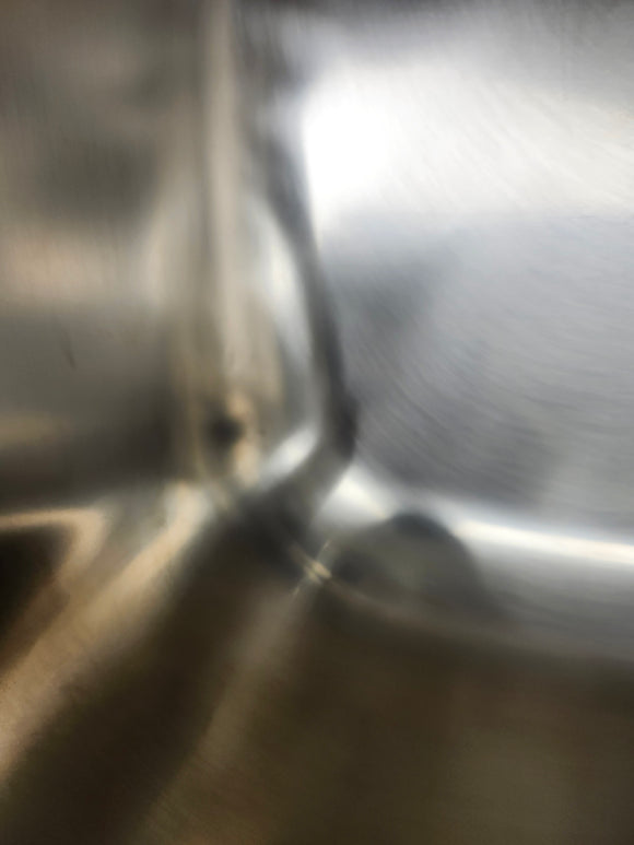 Vida Axes 32" x 21" Stainless Steel Round Undermount Kitchen Sink Floormodel Clearance