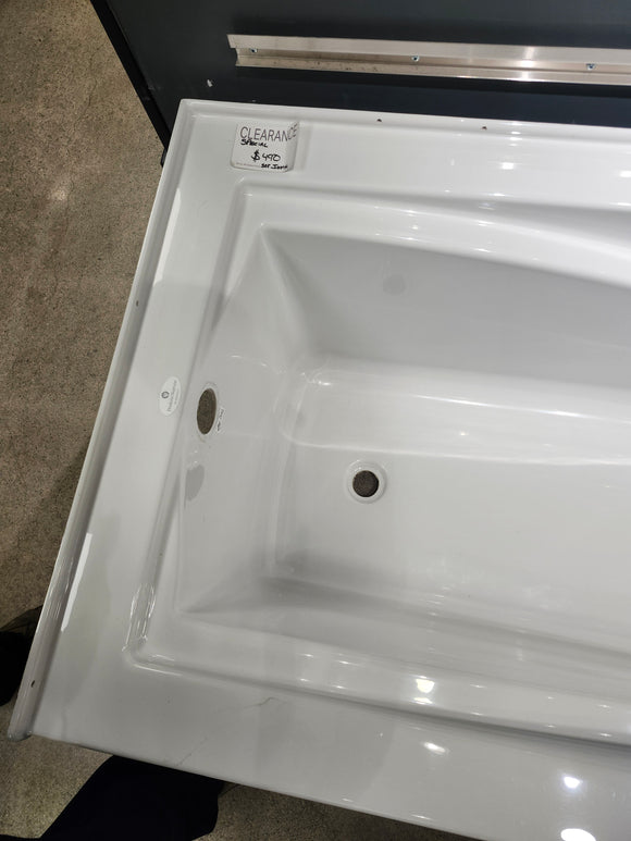 Produits Neptune N00023012 built in bathtub  30 x 60 Floormodel Clearance As Is Etobicoke