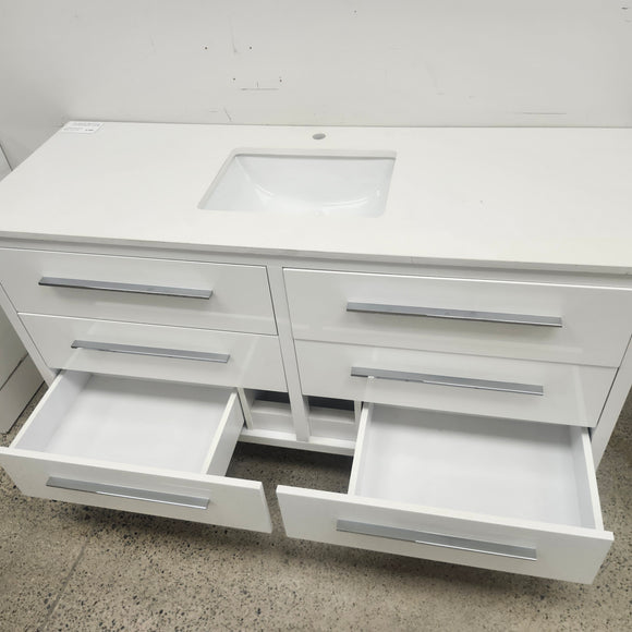 Vida 60 Inch Bathroom Vanity & Quartz Top Floormodel Clearance Sold As Is (212)