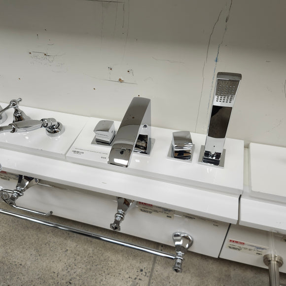Vida Blois Roman Deck 4pc Bathroom Tub Faucet Square Chrome Floormodel Sold as is