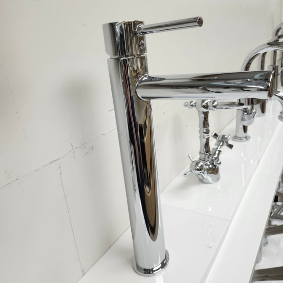 Single Hole Bathroom Faucet with Lever Handle Floormodel As Is