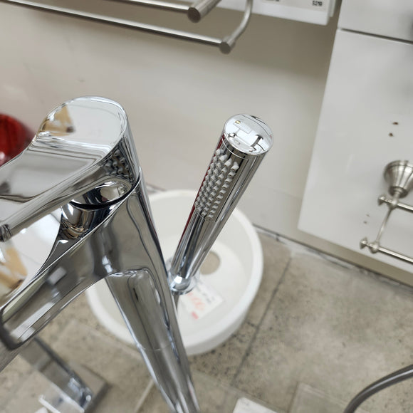 Aquabrass Roman Deck Tub Filler Metro Chrome With Hand Held Shower Head Floormodel Clearance As Is