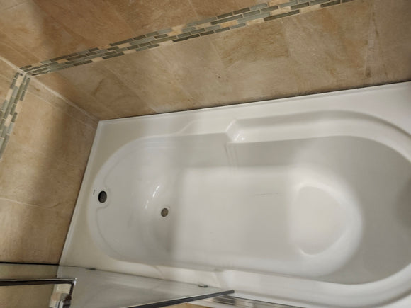 Maax 60 x 32 built in bathtub and vida tub door (as is) J7