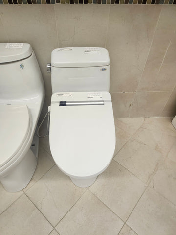 Toto Ultramax G-Max Toilet and AD waters Vovo Bidet Seat Combo (as is)