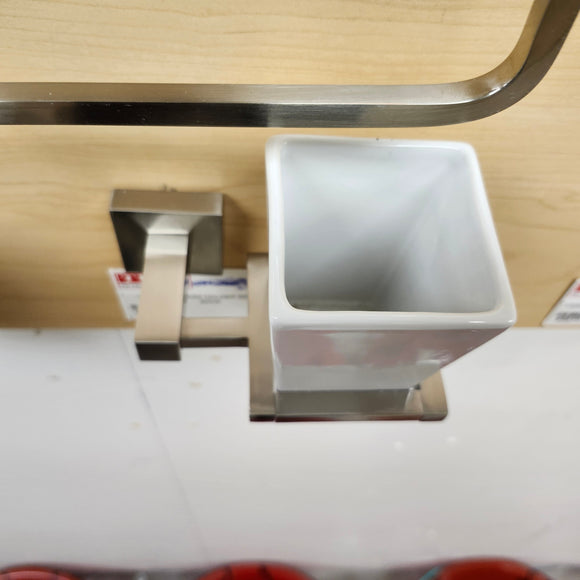 Vida 936 Series water gland holder Bathroom Accessory Floormodel As is