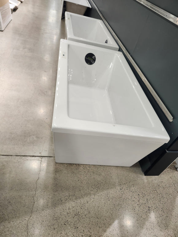 Neptune Freestanding Bathtub 66 x 36 Air Side Ametys White AM3260A Floormodel As is Etobicoke