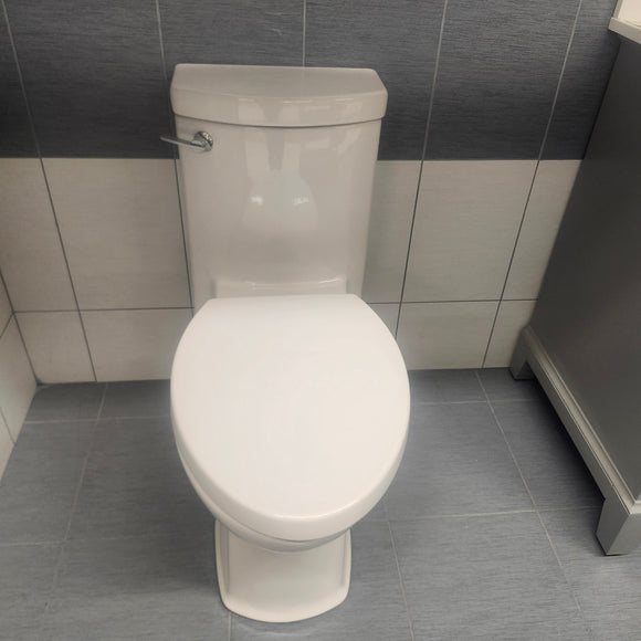 American Standard Boulevard Elongated Right Heigh 4.8lt White Toilet Floormodel Clearance as is J10