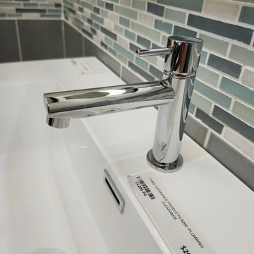 Bathroom Vanity Faucet single Hole and Single Lever Low Profile Floormodel Clearance Sold as is G6