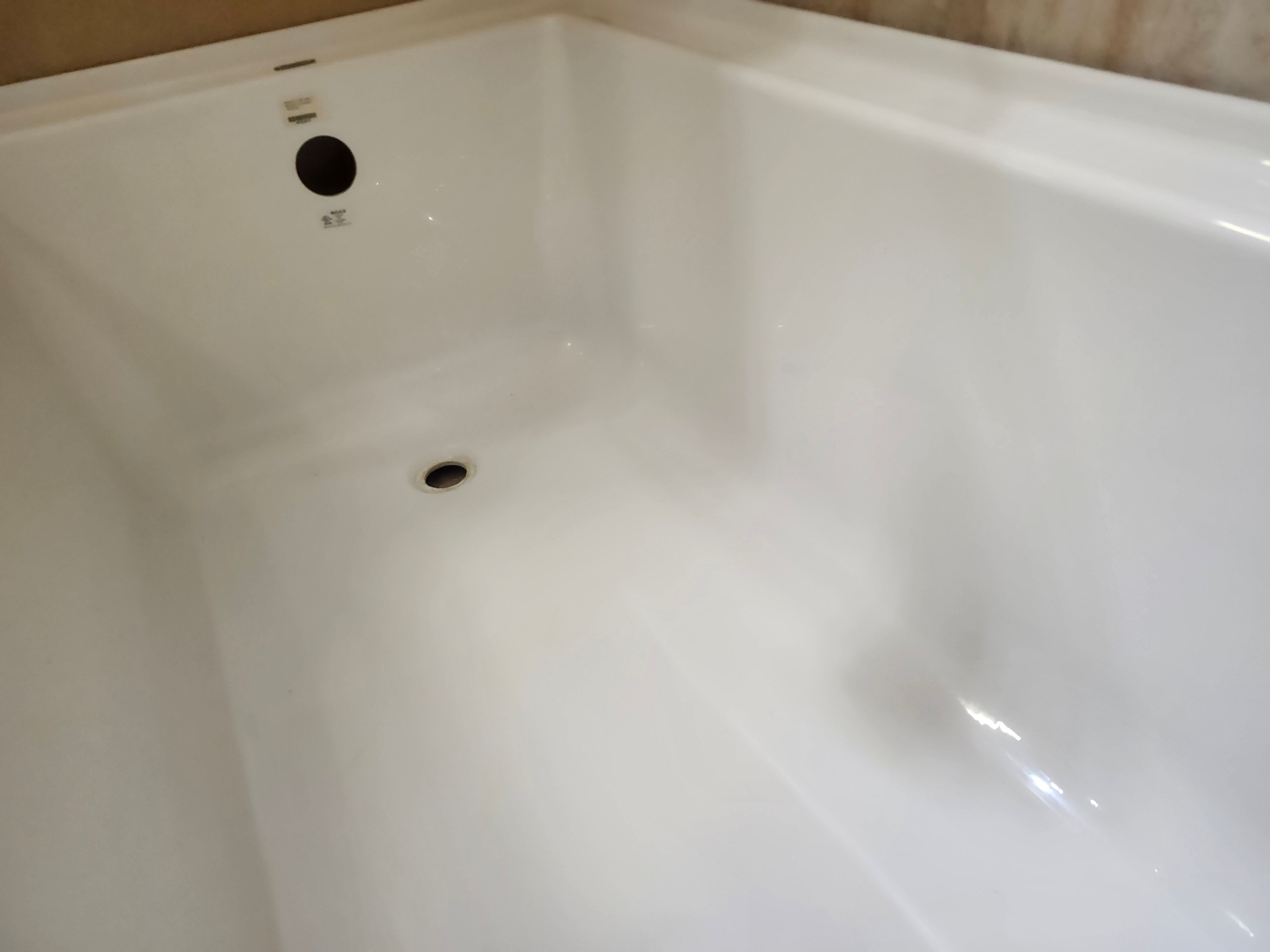 Maax 60 x 32 built in bathtub and Feurco Tub Shield (as is)