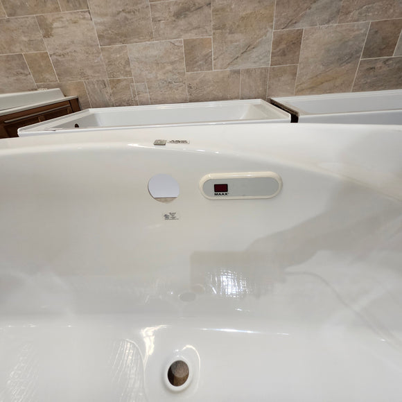 Maax Eterne 72 x 36 True Whirlpool Bathtub Floormodel Clearance As is Samor M10 101317100